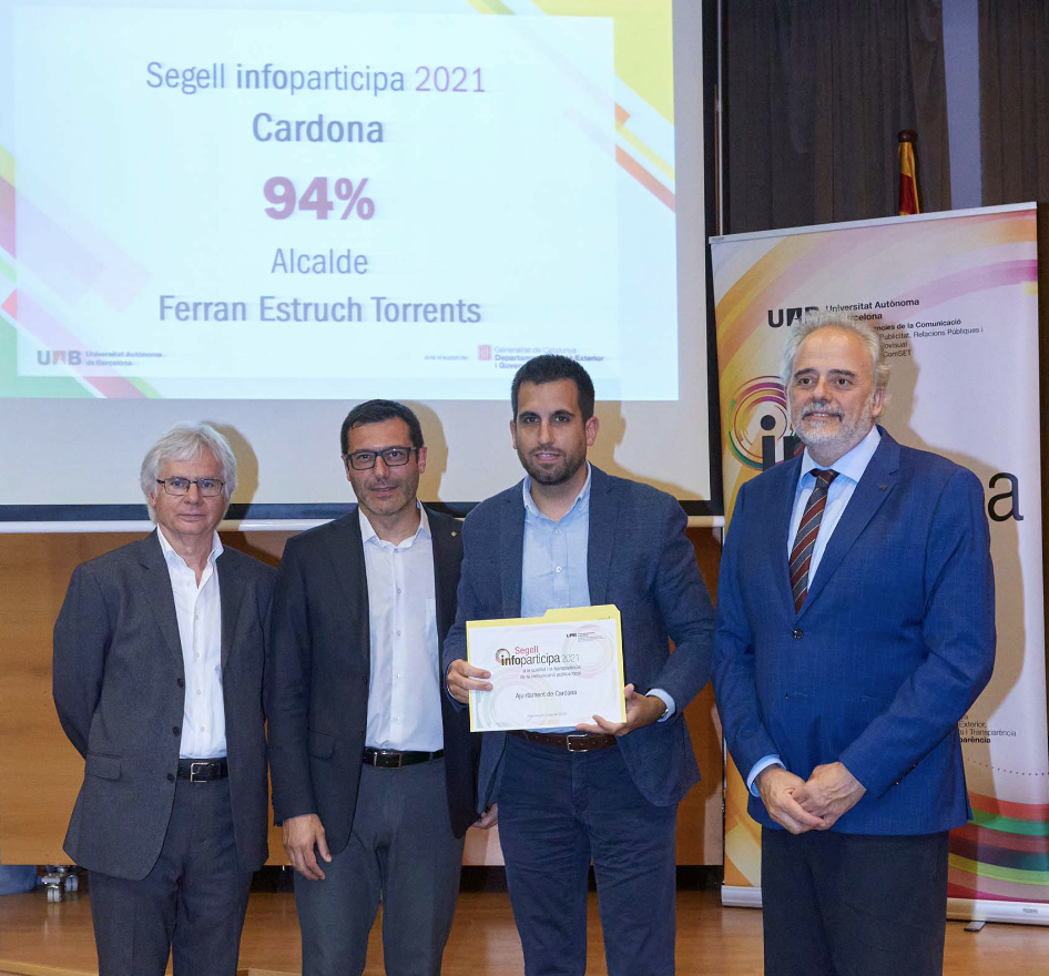 Ferran Estruch recull el premi InfoParticipa 2021, en el que Cardona obté un 94% de transparència